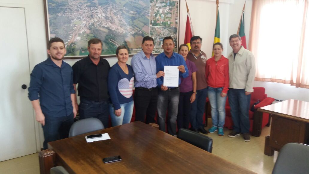 Ir para  <p><big>A emenda de R$ 250 mil destinada para o munic&iacute;pio de Viadutos, para infraestrutura, dever&aacute; ser utilizada para o assoalhamento de concreto da ponte na comunidade de Rio Marcelino, que liga os...